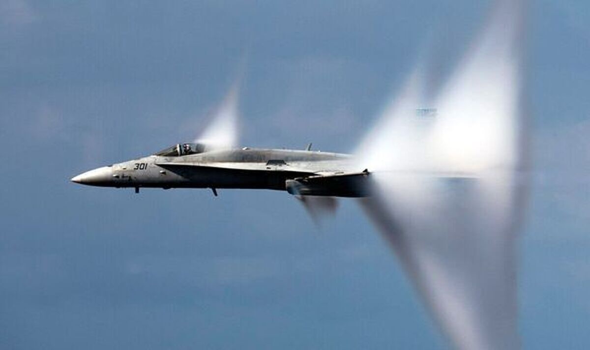 ببینید| لحظه سقوط یک جت جنگنده در خلیج سن‌دیگو