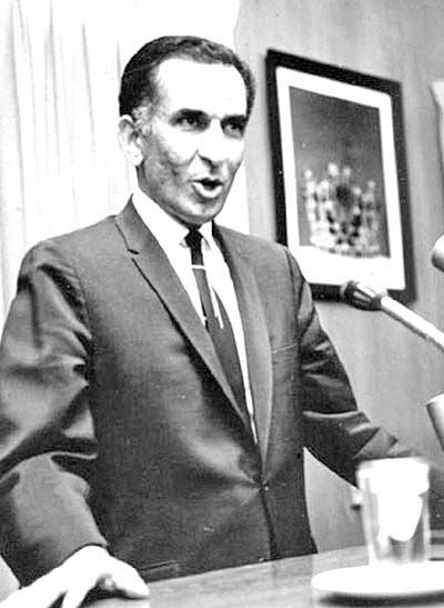 جمشید آموزگار، نخستوزیری که ناخواسته به انقلاب یاری رساند جمشید آموزگار، نخستوزیری که ناخواسته به انقلاب یاری رساند