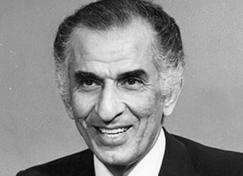 جمشید آموزگار، نخستوزیری که ناخواسته به انقلاب یاری رساند جمشید آموزگار، نخستوزیری که ناخواسته به انقلاب یاری رساند