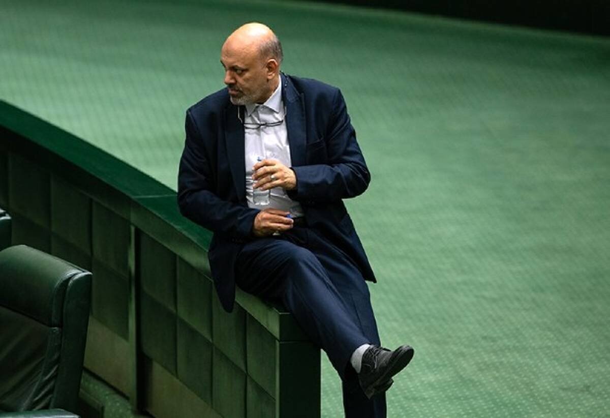 رئیس کمیسیون آموزش: ایران بهشت پزشکان است | در هیچ جای دنیا، پزشک مثل ایران درآمد ندارد