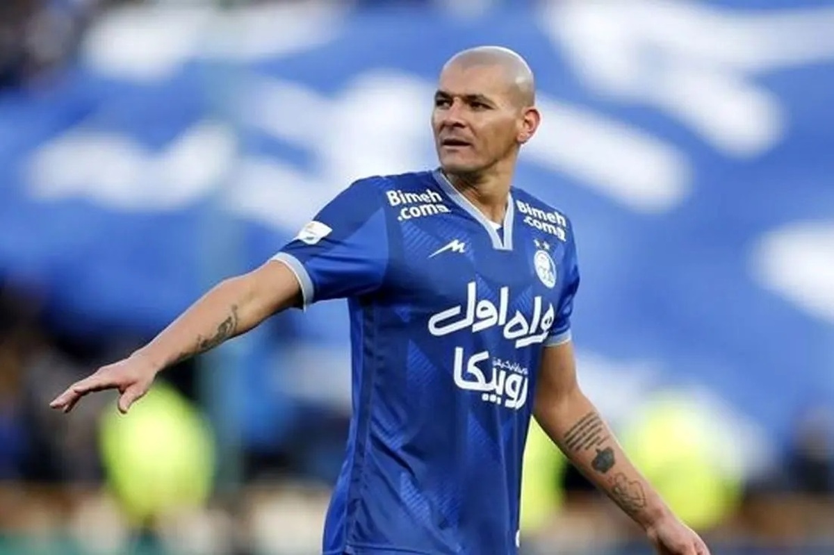 مدافع استقلال محروم شد!