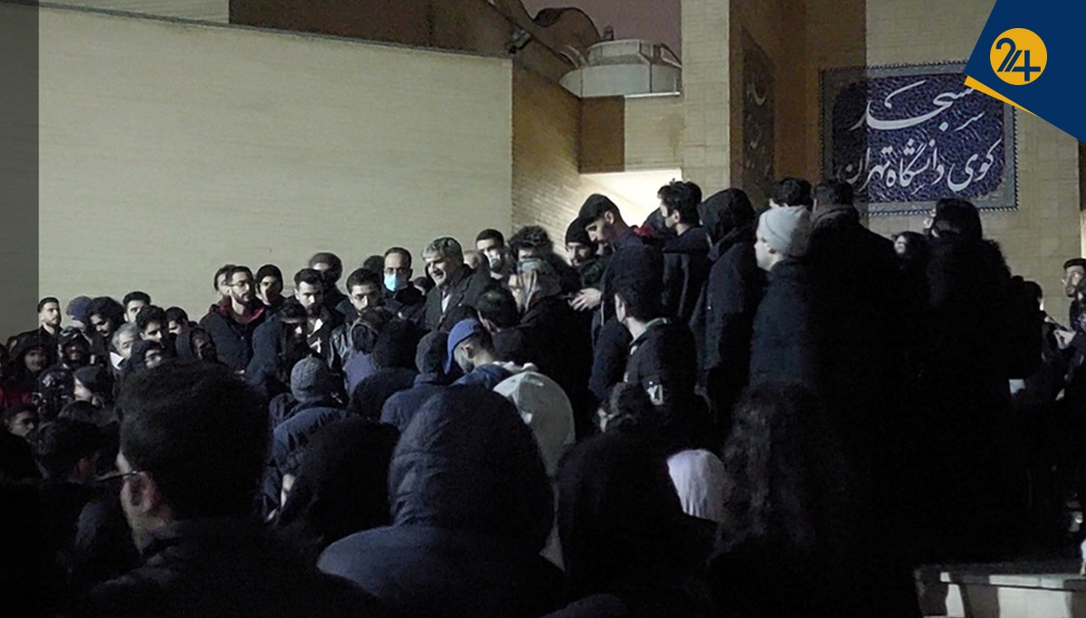 چه کسی از آب گل آلود دانشگاه ماهی می‌گیرد؟