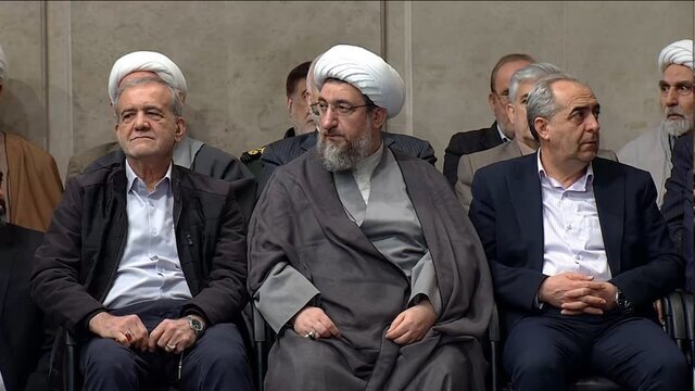 حضور پزشکیان در دیدار رهبر انقلاب با مردم آذربایجان شرقی