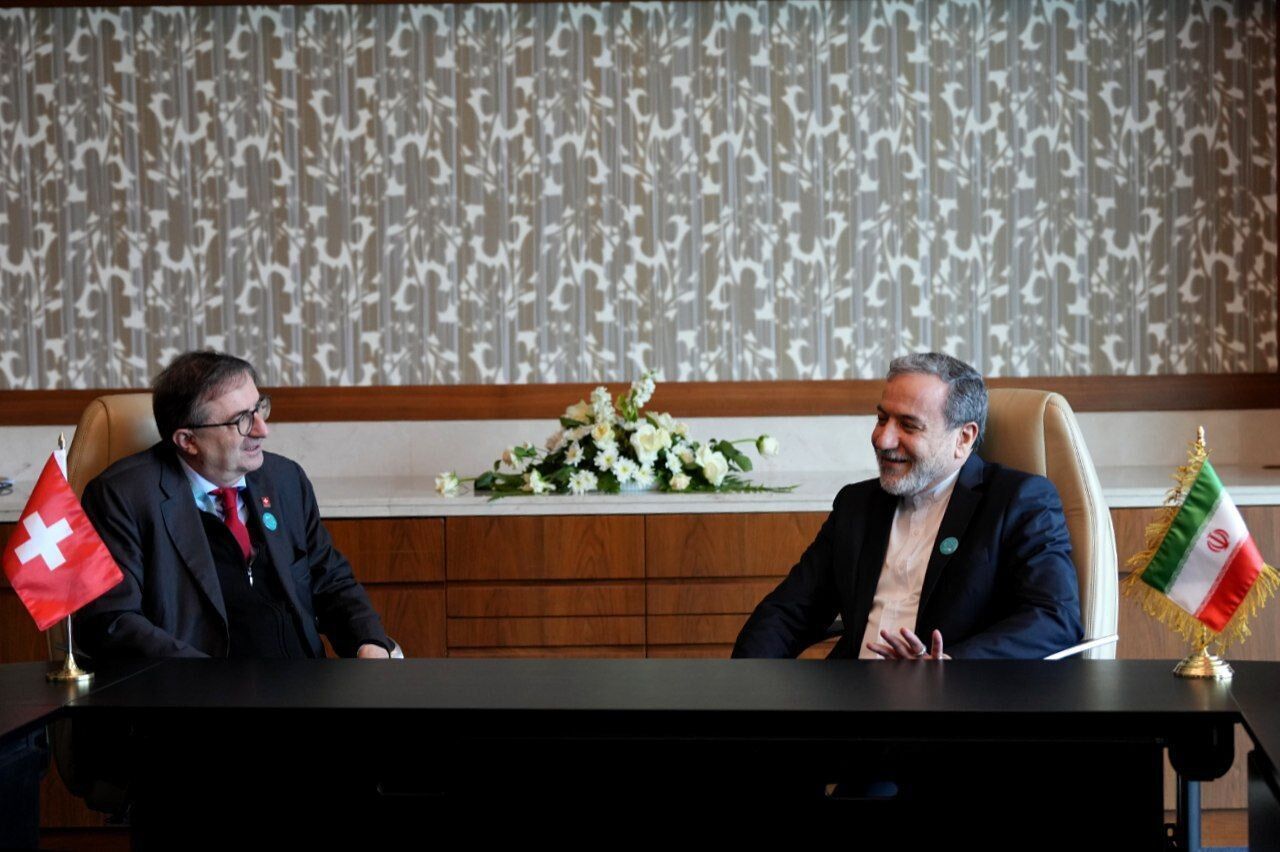 عراقچی: آماده تداوم مذاکرات با سه کشور اروپایی هستیم | ایران زبان تهدید و فشار را برنمیتابد عراقچی: آماده تداوم مذاکرات با سه کشور اروپایی هستیم | ایران زبان تهدید و فشار را برنمیتابد