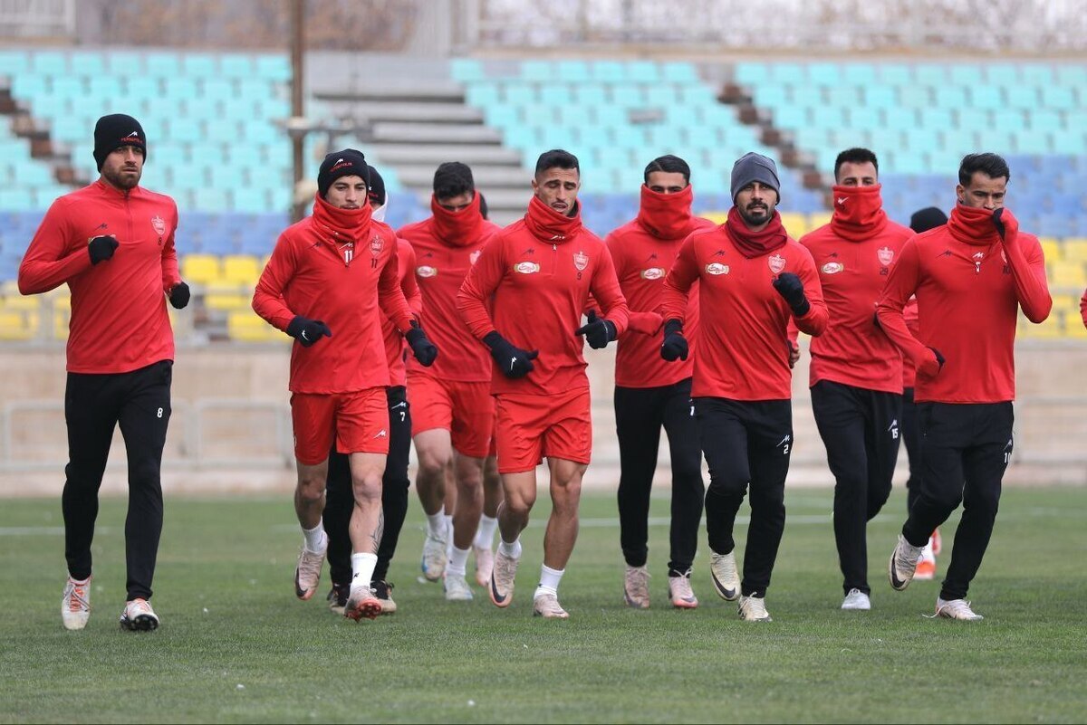 حضور یک بازیکن جدید در تمرین پرسپولیس! حضور یک بازیکن جدید در تمرین پرسپولیس!