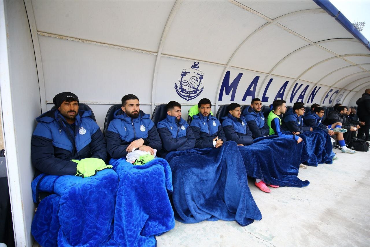 چهره ناراحت رامین رضاییان روی نیمکت ذخیرهها چهره ناراحت رامین رضاییان روی نیمکت ذخیرهها