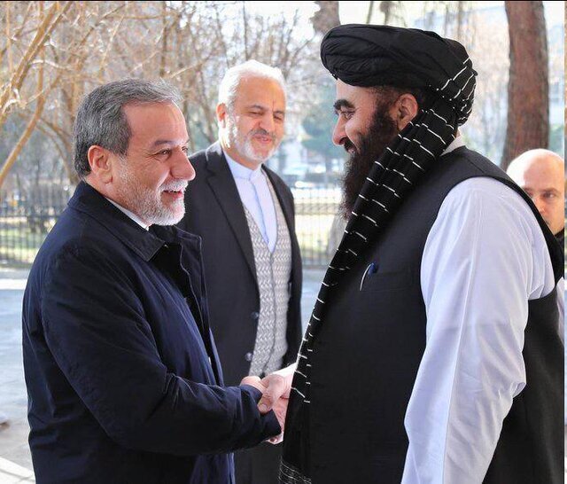 عراقچی در دیدار با امیرخان متقی: امیدوارم روابط با افغانستان را هرچه بیشتر گسترش دهیم عراقچی در دیدار با امیرخان متقی: امیدوارم روابط با افغانستان را هرچه بیشتر گسترش دهیم