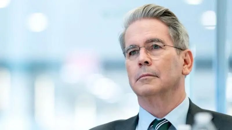 اسکات بسنت رسما وزیر خزانه‌داری آمریکا شد