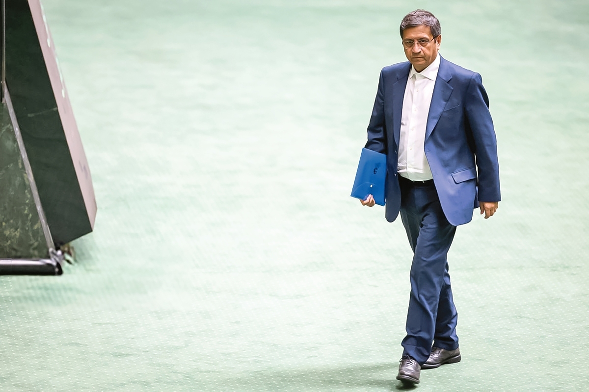 واکنش کیهان به استیضاح همتی؛ لازم بود، اما ناکافی | پزشکیان خانه‌تکانی در دولت را آغاز کند