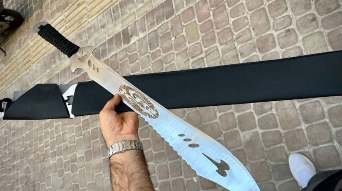 ببینید| حمله وحشیانه با قمه به یک داروخانه در کرمانشاه