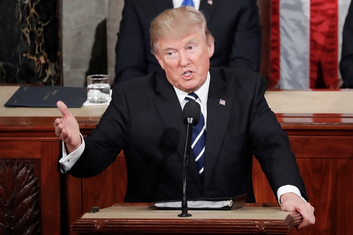 ببینید| اخراج نماینده کنگره هنگام سخنرانی ترامپ ببینید| اخراج نماینده کنگره هنگام سخنرانی ترامپ