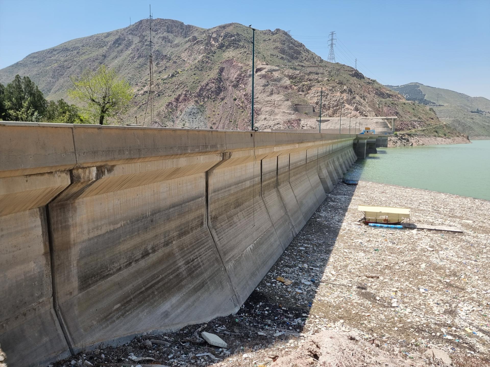 ببینید| سد لتیان به پیست موتورسواری تبدیل شد!