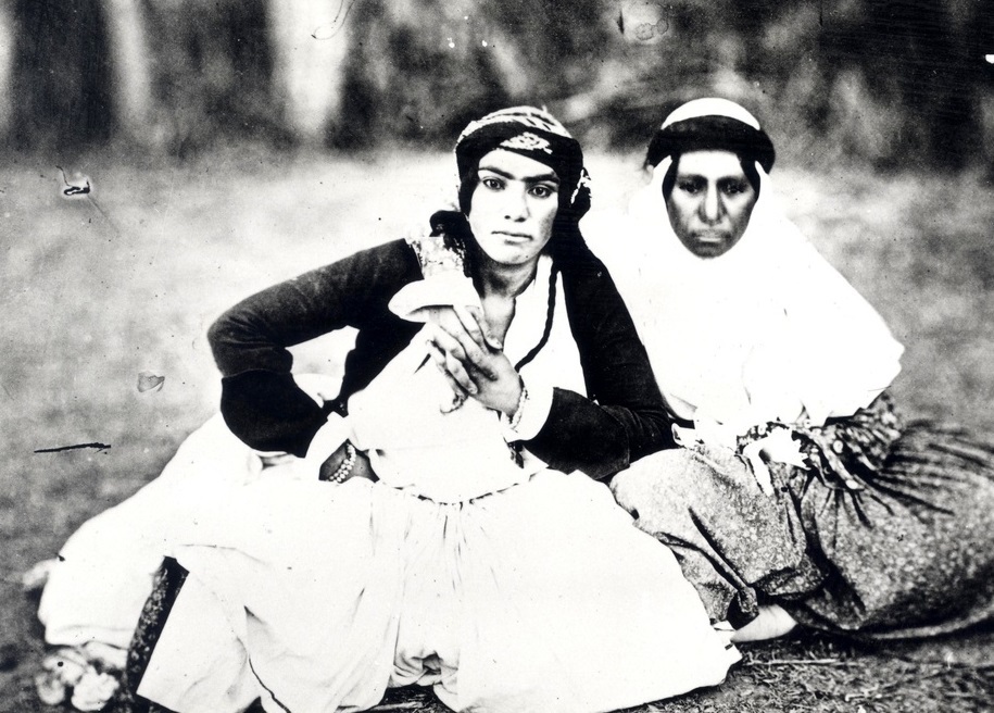 تصاویر قاجاری از قبیله کولی‌ها تا استقبال از ناصرالدین شاه