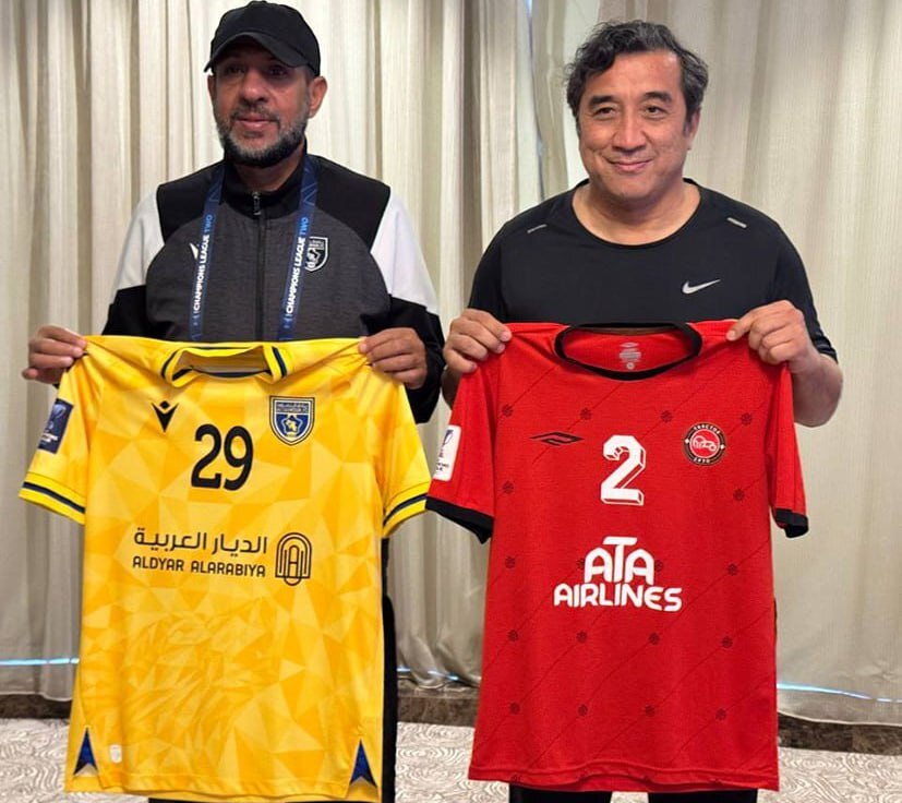 عکس| رونمایی از پیراهن التعاون و تراکتور برای بازی فرداشب