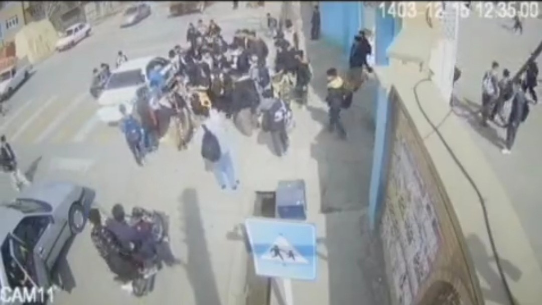 ماجرای ورود پلیس به مدرسهای در بوکان ماجرای ورود پلیس به مدرسهای در بوکان