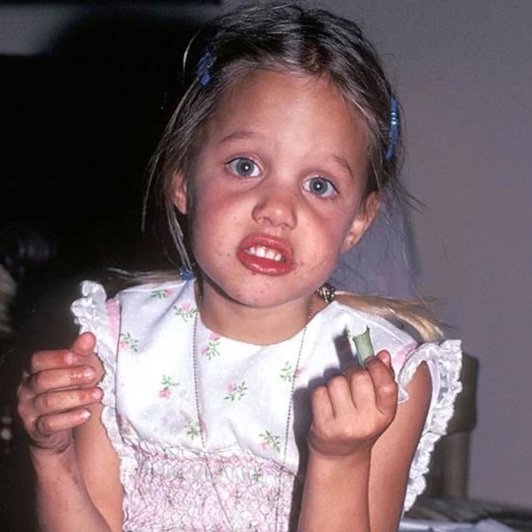 تصاویر دیدنی از کودکی آنجلینا جولی +عکس تصاویر دیدنی از کودکی آنجلینا جولی +عکس