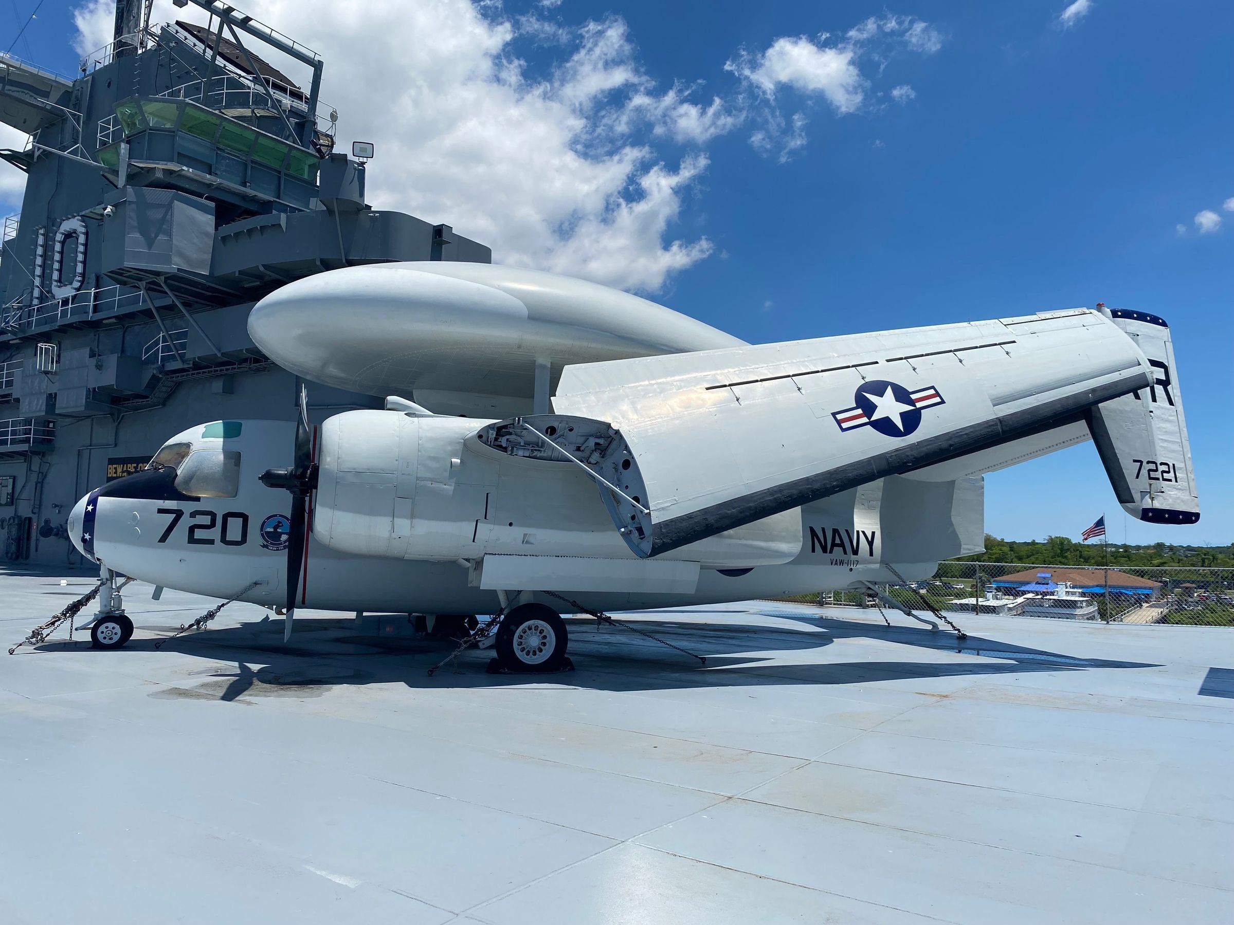 مشخصات هواپیمای E-1 Tracer