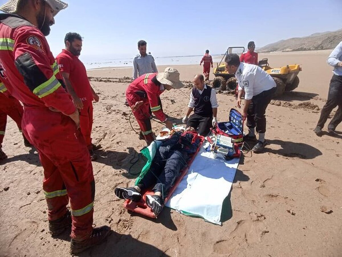 عکس| مرگ تلخ پاراگلایدرسوار زن در دریاچه مهارلو شیراز عکس| مرگ تلخ پاراگلایدرسوار زن در دریاچه مهارلو شیراز