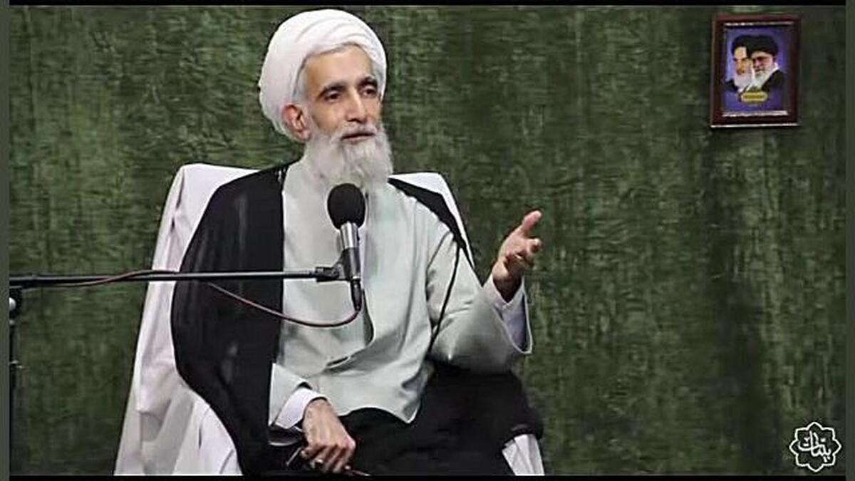 طراح تجمعات غیرقانونی حجاب: پرچم ملی، یک تکه پارچه است، مقدس نیست!