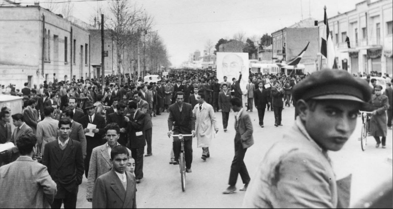 روز ملت چه روزی بود؟