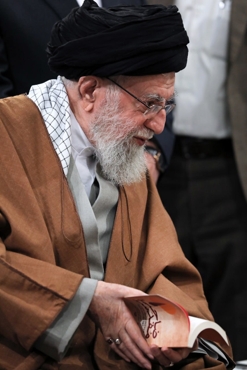 دیدار شاعران و اهالی فرهنگ و ادب فارسی با رهبر انقلاب