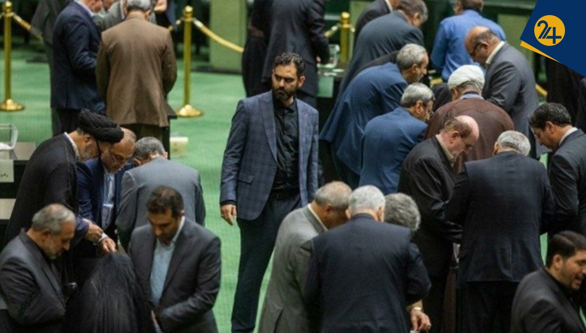 پاجوش‌های تنها | بایکوت رویکرد اصرار بر ابلاغ قانون حجاب در رسانه‌های اصولگرا حامل چه پیامی است