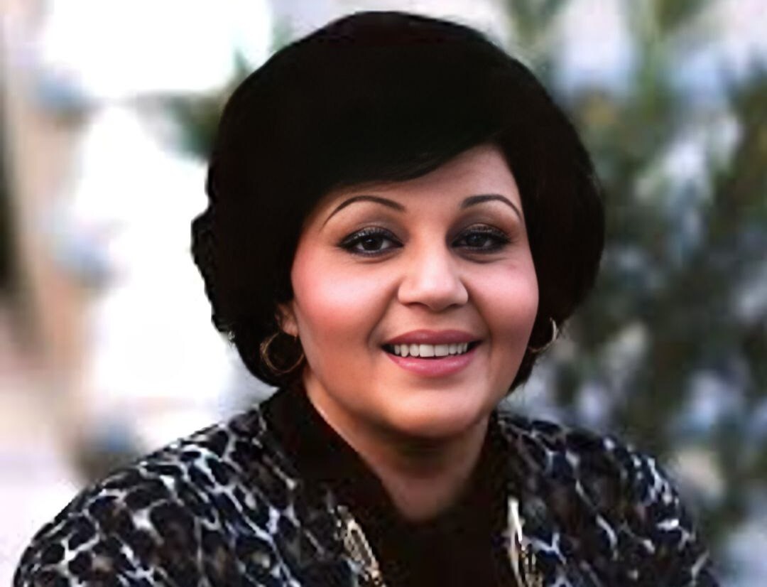 تصویری جالب از هایده با چادر گل‌گلی +عکس