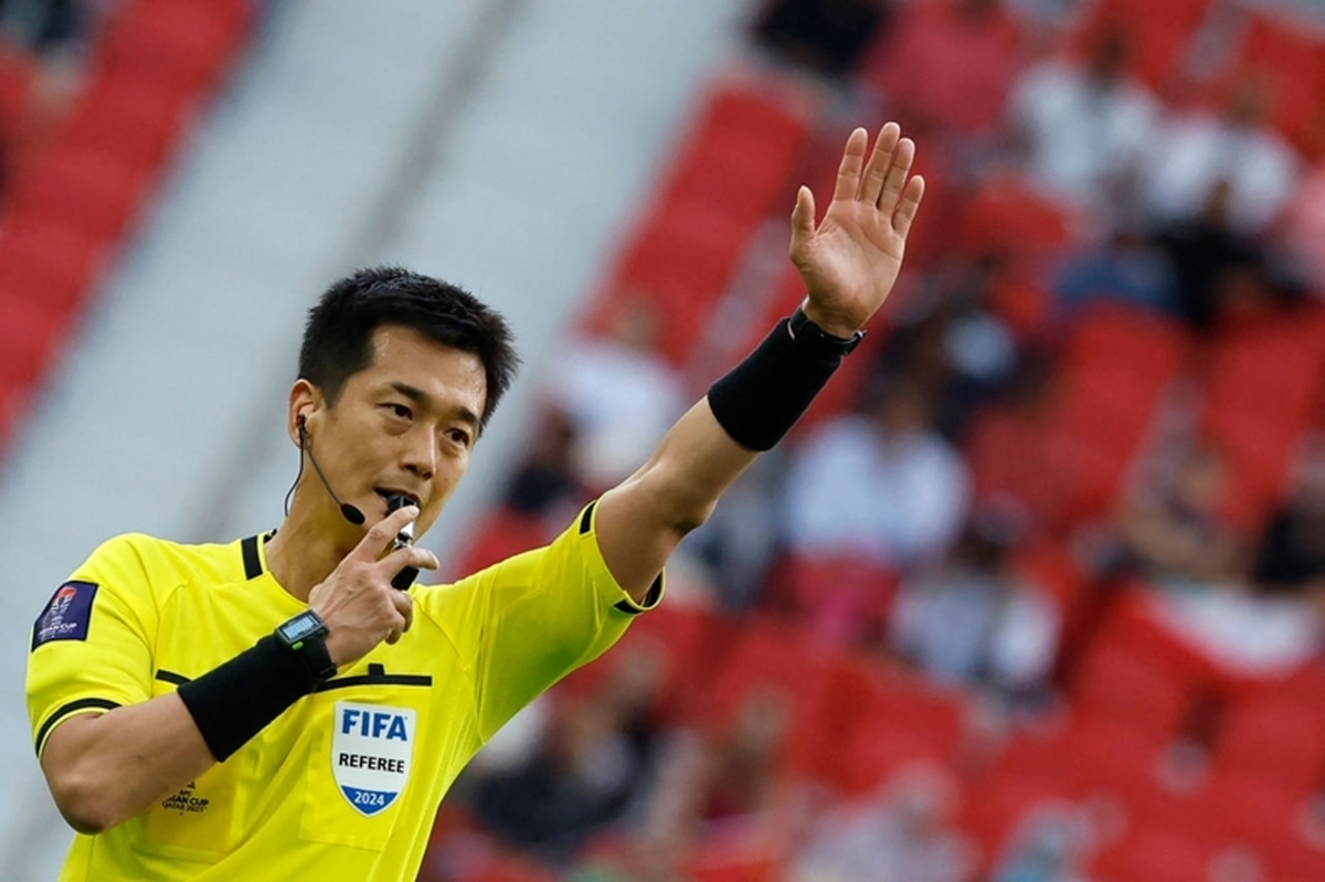 سوت ایران - امارات در دستان داور کره‌ای!