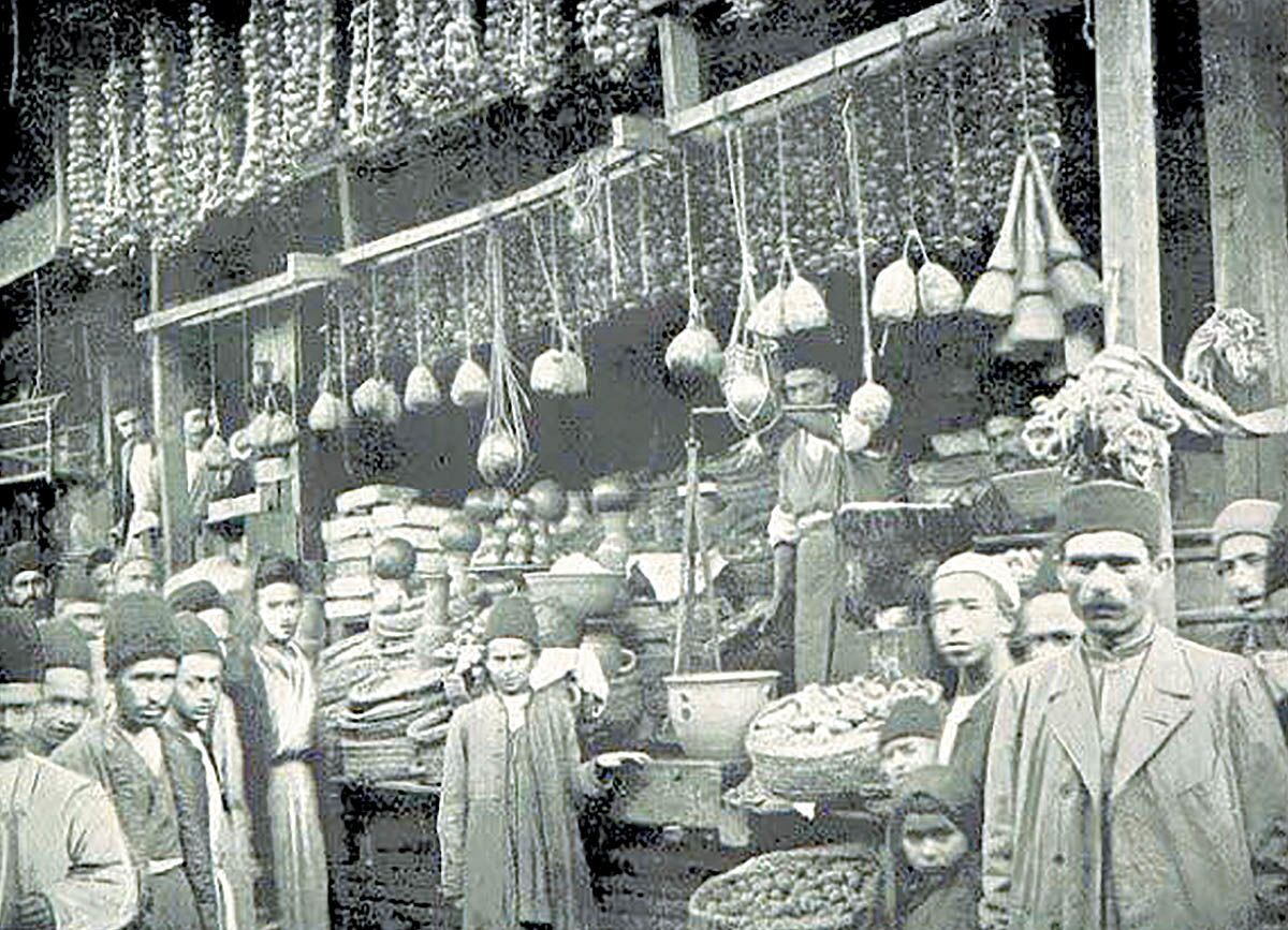 تصاویر جالب از عصر قاجار؛ از پسرک رقاص تا دختران نوازنده تصاویر جالب از عصر قاجار؛ از پسرک رقاص تا دختران نوازنده