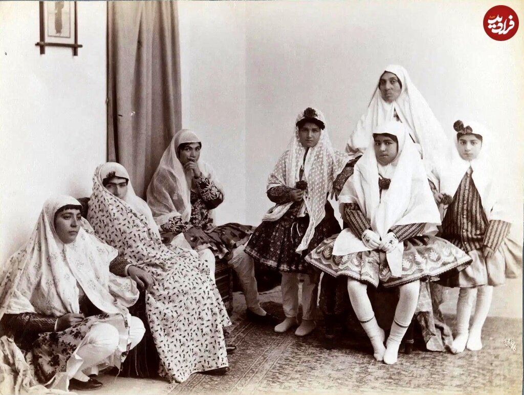 تصاویر جالب از عصر قاجار؛ از پسرک رقاص تا دختران نوازنده تصاویر جالب از عصر قاجار؛ از پسرک رقاص تا دختران نوازنده