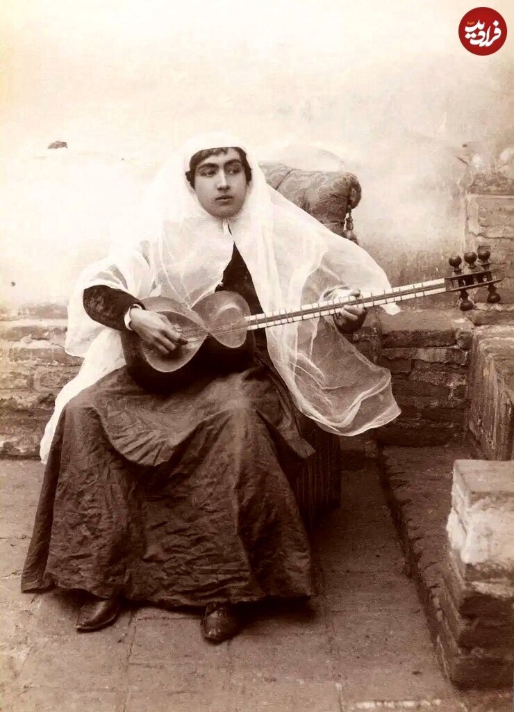 تصاویر جالب از عصر قاجار؛ از پسرک رقاص تا دختران نوازنده تصاویر جالب از عصر قاجار؛ از پسرک رقاص تا دختران نوازنده