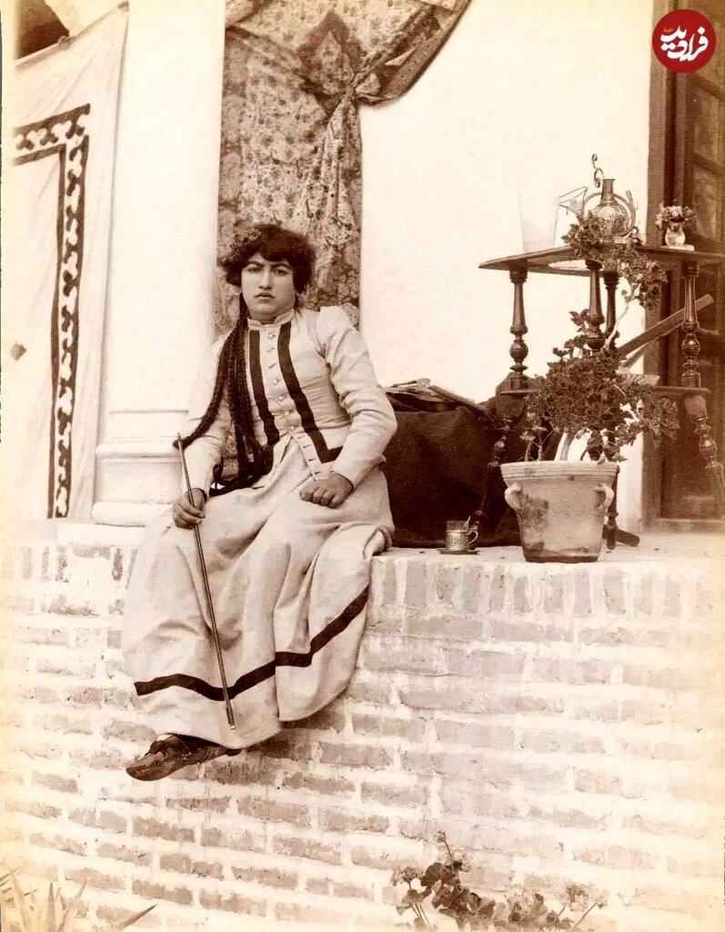 تصاویر جالب از عصر قاجار؛ از پسرک رقاص تا دختران نوازنده تصاویر جالب از عصر قاجار؛ از پسرک رقاص تا دختران نوازنده