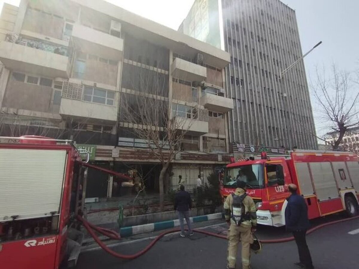 ببینید| آتشسوزی هولناک مجتمع پزشکی در بهشهر ببینید| آتشسوزی هولناک مجتمع پزشکی در بهشهر