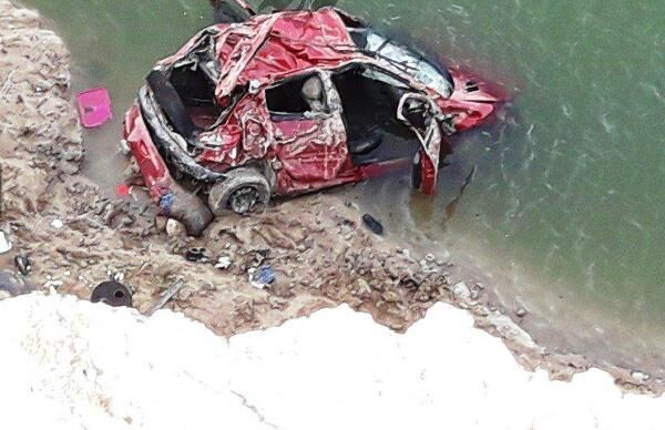 ببینید| سقوط پژو ۲۰۶ در رودخانه فشم ببینید| سقوط پژو ۲۰۶ در رودخانه فشم