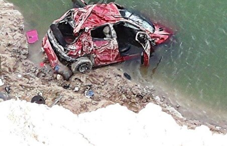 ببینید| سقوط پژو ۲۰۶ در رودخانه فشم