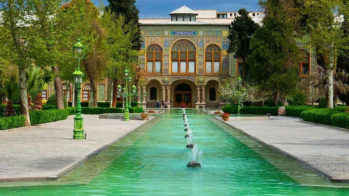 ترمیم عجیب نقاشی‌های قاجاری در کاخ گلستان! +عکس