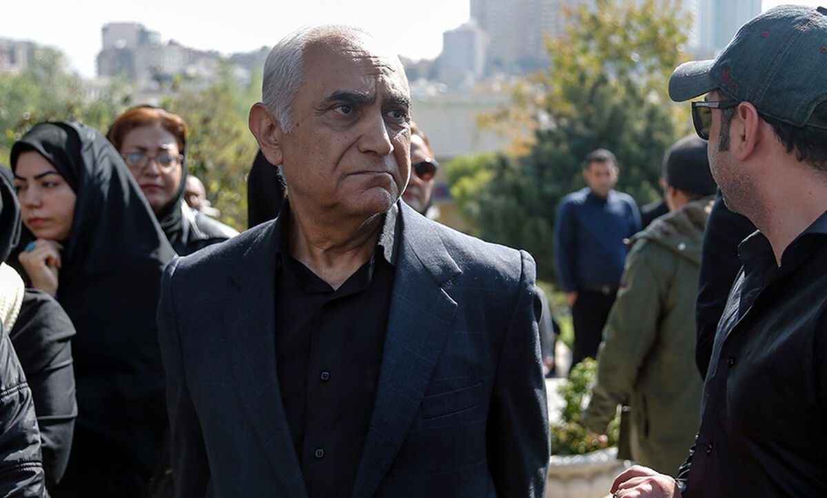 ببینید| گریه دردناک ناصر ممدوح در خاکسپاری رفیق دیرینه‌اش