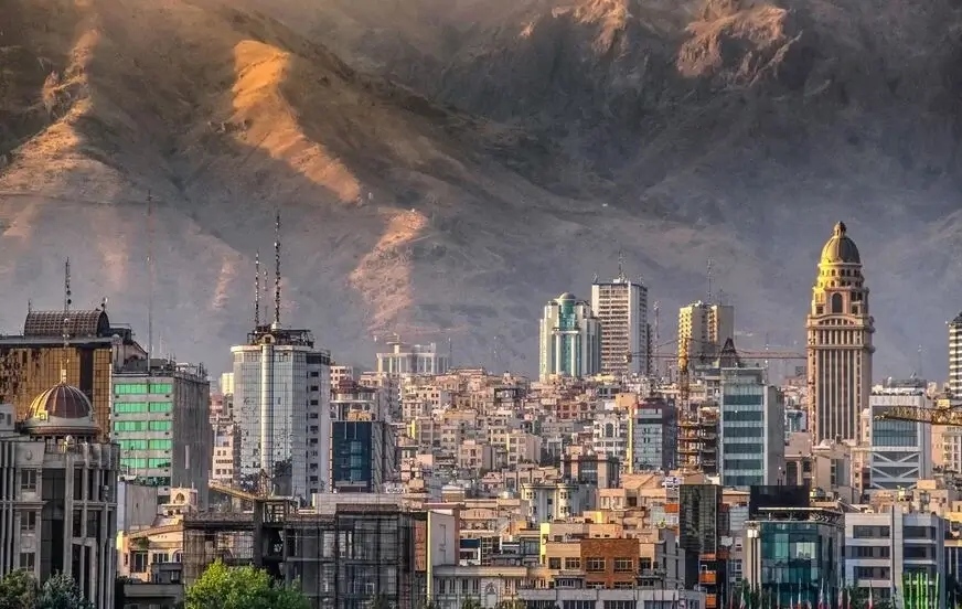 پیش‌بینی جدید مشاوران املاک از بازار مسکن ۱۴۰۴/ خانه بخریم یا نخریم؟