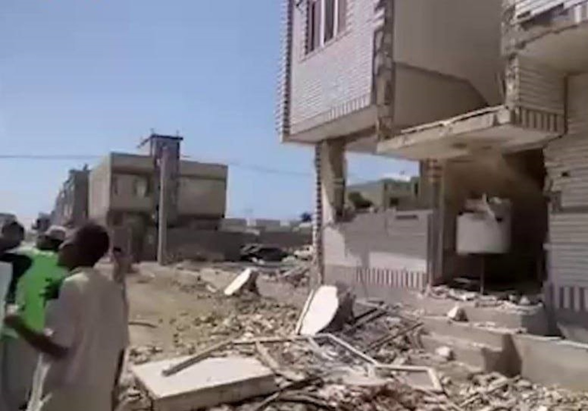 ببینید| انفجار در ساختمان ستاد بنیاد مسکن چابهار