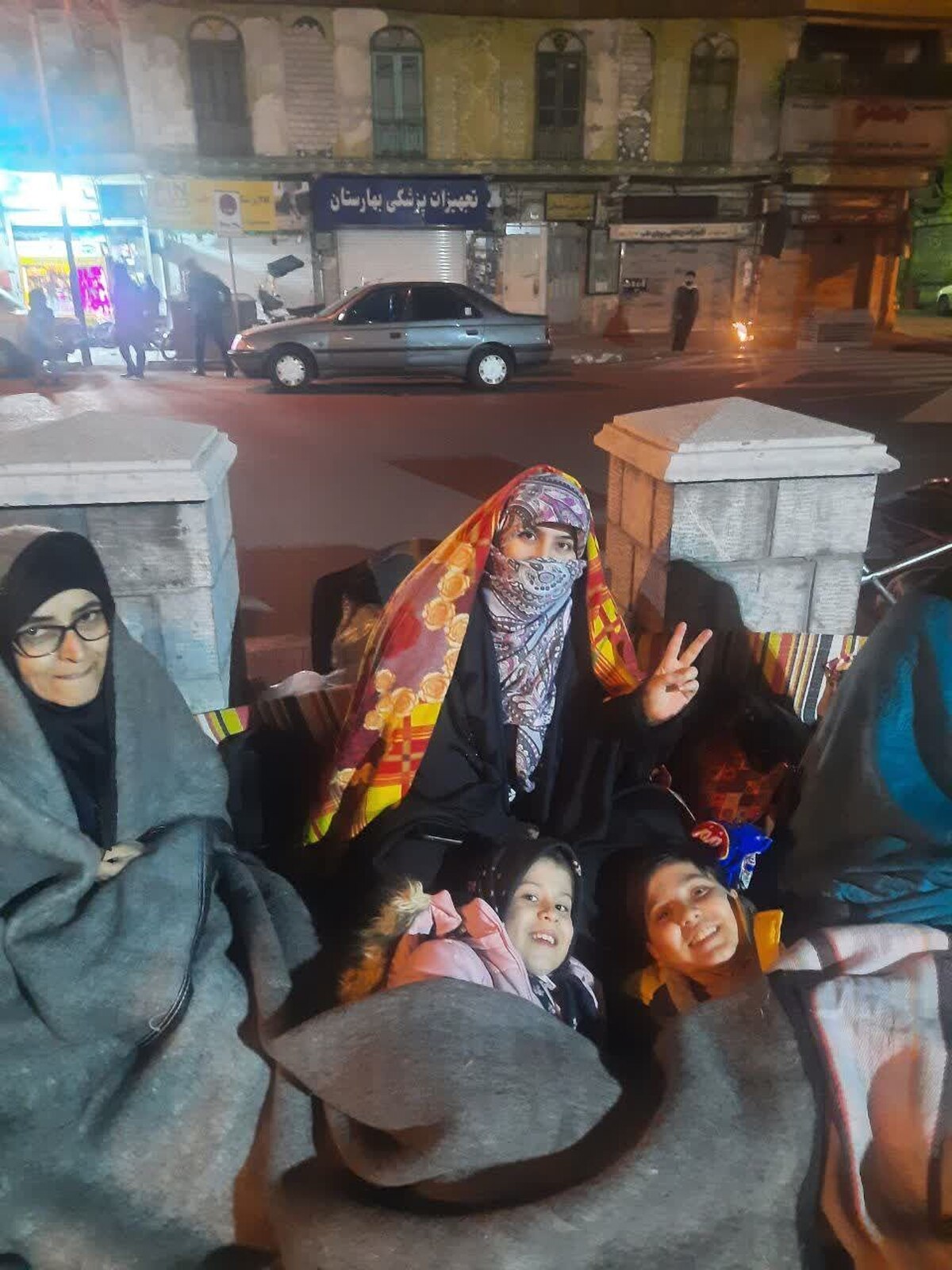 بروید خانه، سرما می‌خورید!