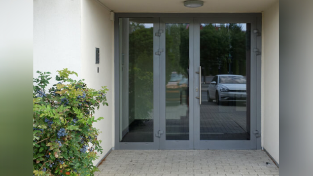 بهترین درب شیشه‌ای برای ورودی ساختمان