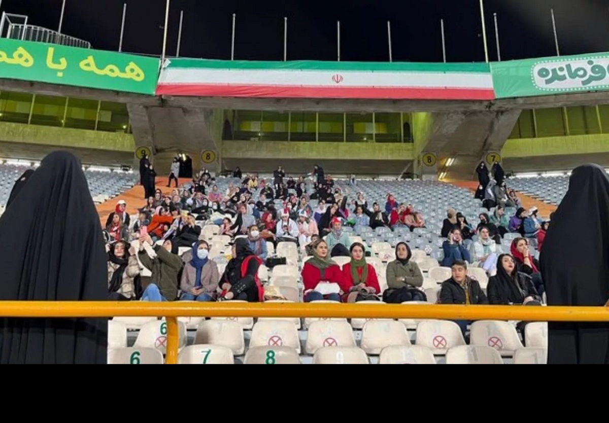 حضور بانوان در استادیوم