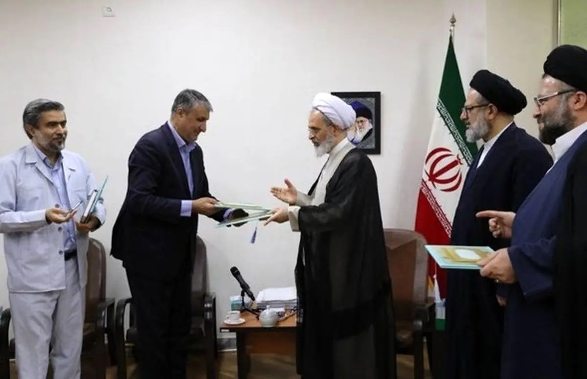 تفاهمنامه هم فکری سازمان انرژی اتمی و حوزه علمیه امضا شد! تفاهمنامه هم فکری سازمان انرژی اتمی و حوزه علمیه امضا شد!