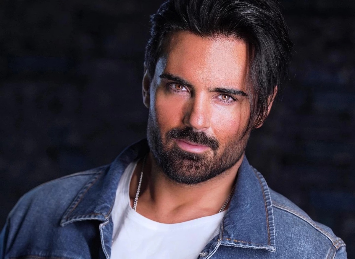 ورود عجیب وجنجالی سهراب پاکزاد به صحنه کنسرت