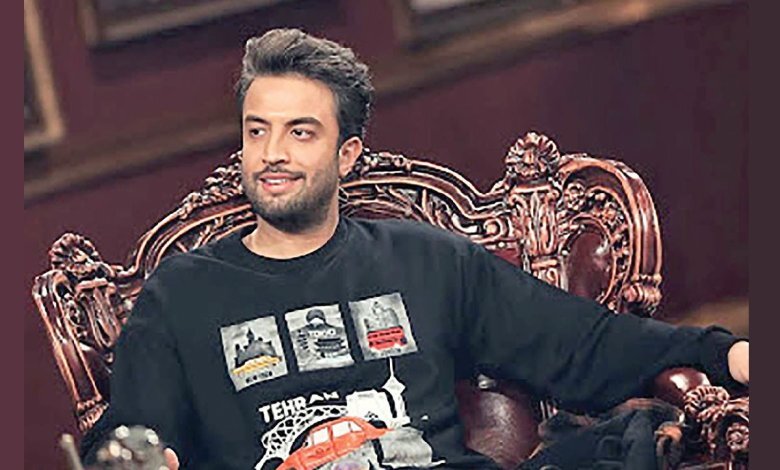 ببینید| بنیامین بهادری با حرکات عجیبش باز هم سوژه شد!