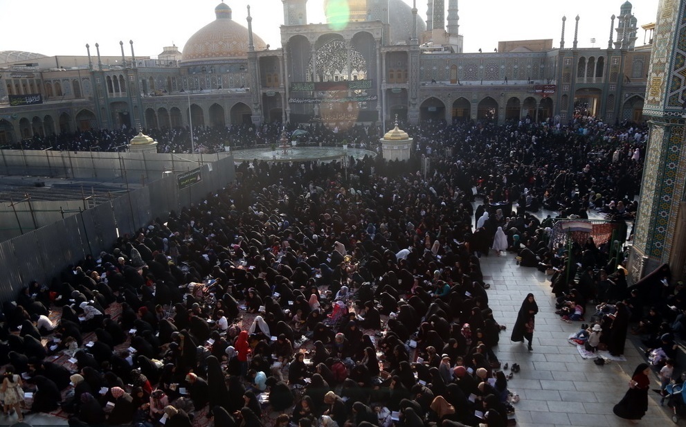 ببینید| برگزاری دعا در حرم حضرت معصومه (س) برای سلامتی رئیسی و همراهان ببینید| برگزاری دعا در حرم حضرت معصومه (س) برای سلامتی رئیسی و همراهان
