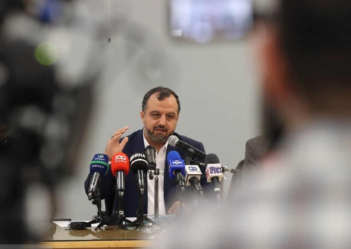 مقاومت سخت رئیسی برای عزل وزیر اقتصاد؛ افاضات قبل از تکیه بر صندلی برای برکناری کافی نیست؟