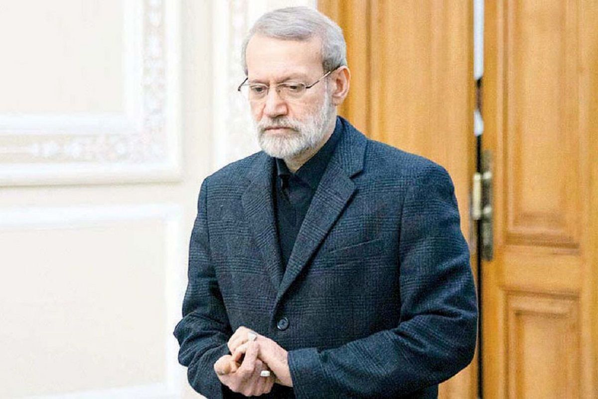 تصاویری جالب از چهره خندان لاریجانی هنگام ورود به وزارت کشور