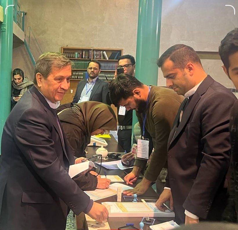 آماده///عبدالناصر همتی کیست؟ + پیشینه و فعالیت‌ها