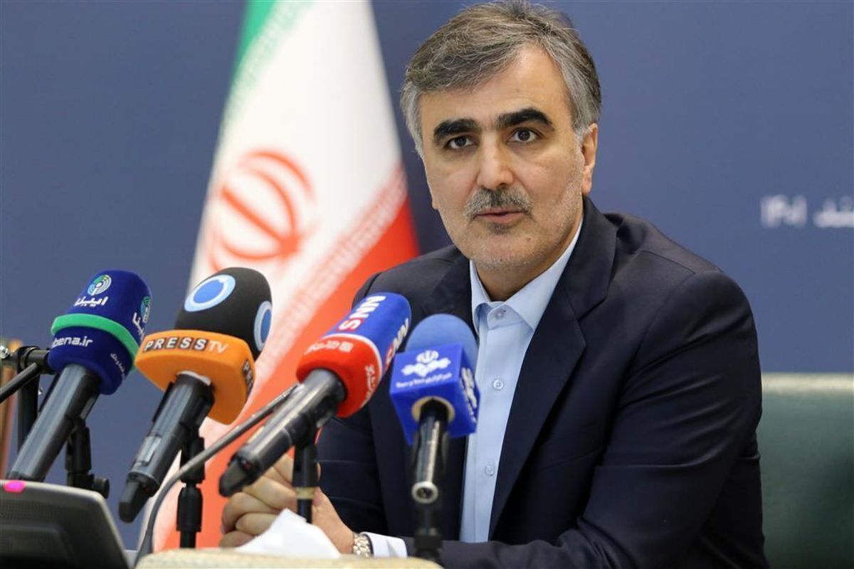 انتقاد تند یک اقتصاددان به ادعا‌های فرزین: اقتصاد کشور را قفل کرده اید!